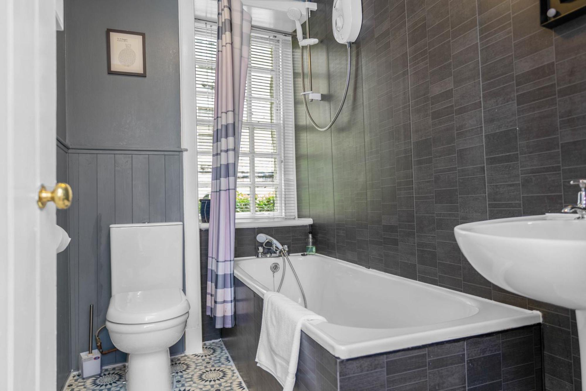 Charming Apartment In The Old Town Edimburgo Esterno foto