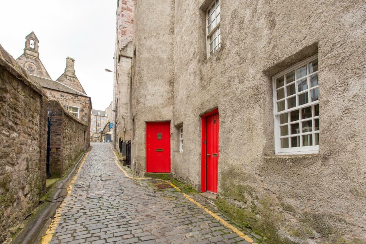 Charming Apartment In The Old Town Edimburgo Esterno foto